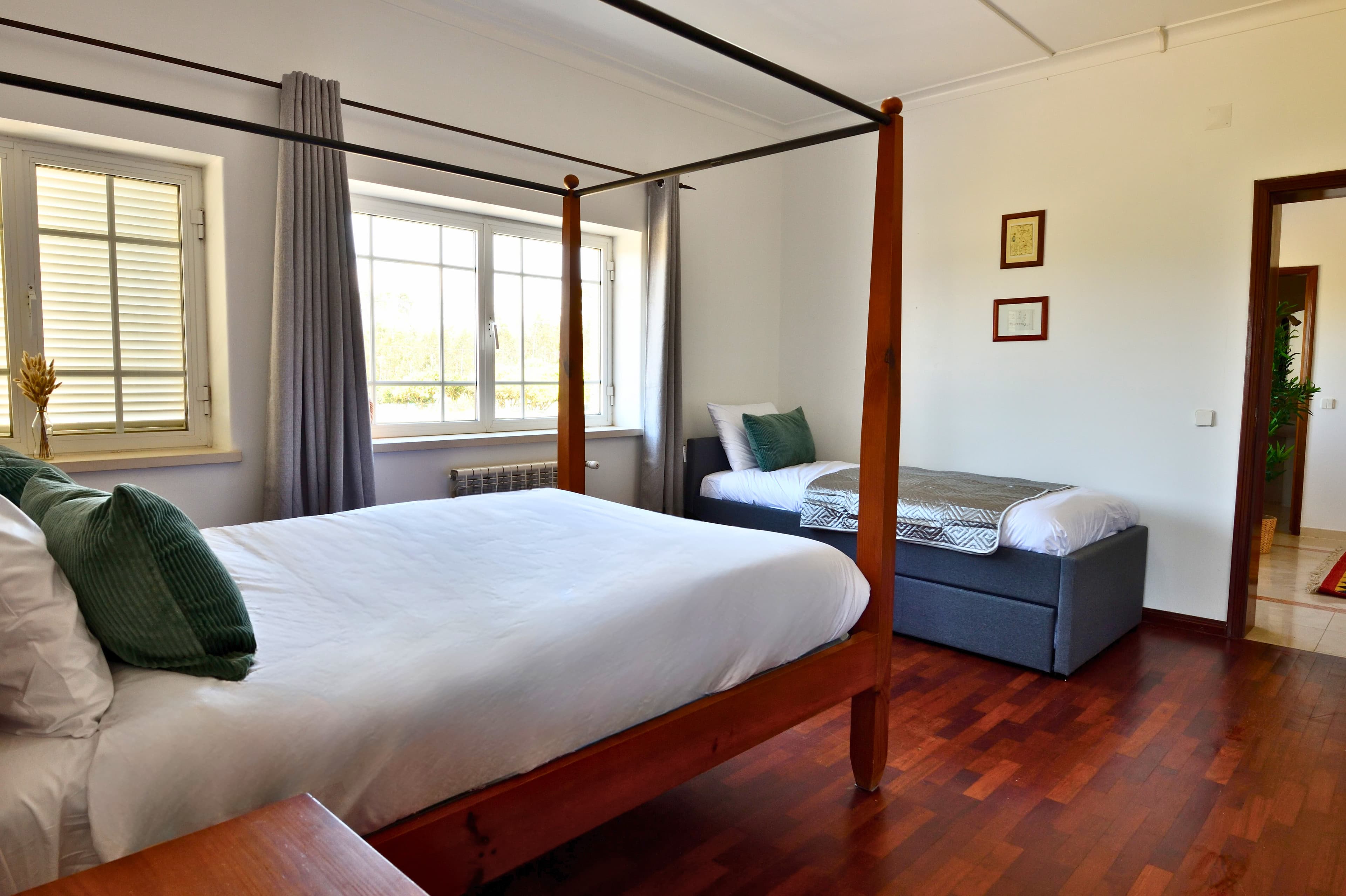 Queen Room with Private Bathroom - view 2