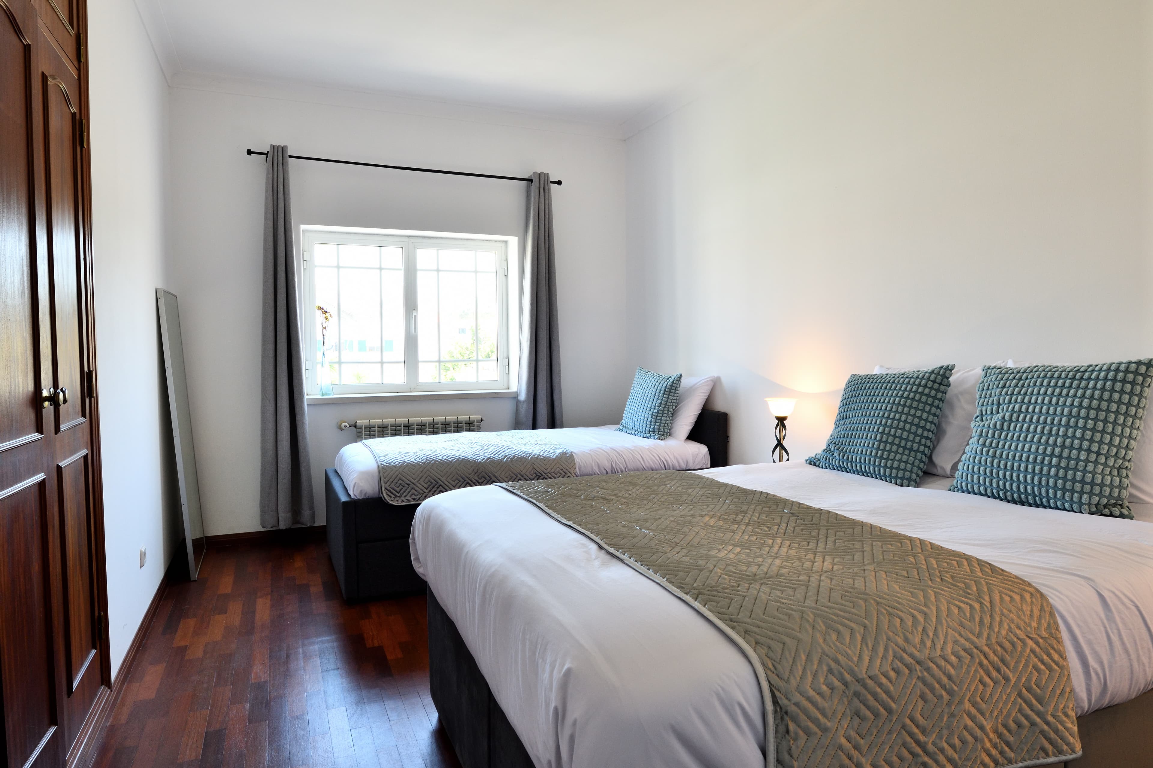 Twin Room with Shared Bathroom - view 1